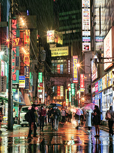 ブレードランナーの雨。秋葉原の夜を撮る。